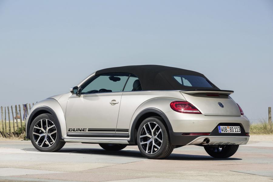  Volkswagen Beetle Dune Convertible 2016 года  (фото 15 из 32)
